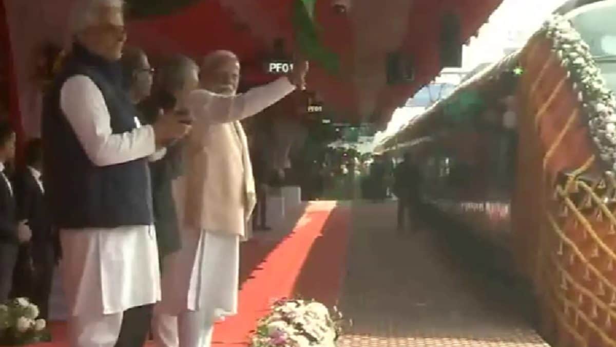 PM Modi Flags Off India’s First Vande Bharat Sleeper Train Between Guwahati And Howrah