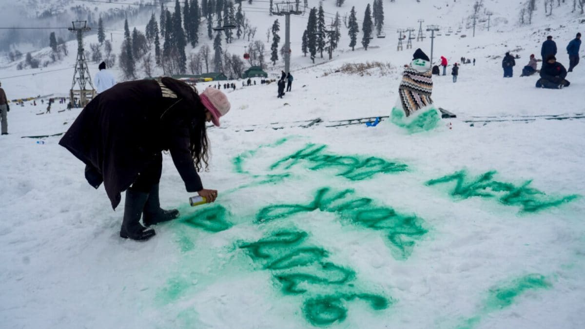 New Year Freeze: Biting Cold Grips North India; Heavy Snow Blankets Kashmir, Delhi Braces For Rain | India News