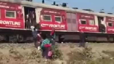 Locals in Murshidabad block NH-12 to protest against 'attacks' on migrants outside Bengal.