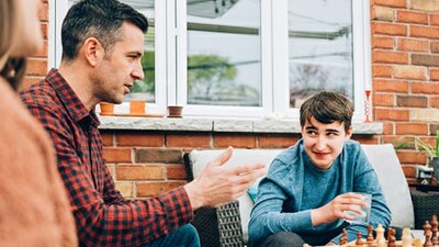 Being called an unc isn’t about chronological age alone, it’s about cultural positioning. It’s less “you’re old” and more “you’re slightly out of step with what’s trending right now.” (Image: Getty)