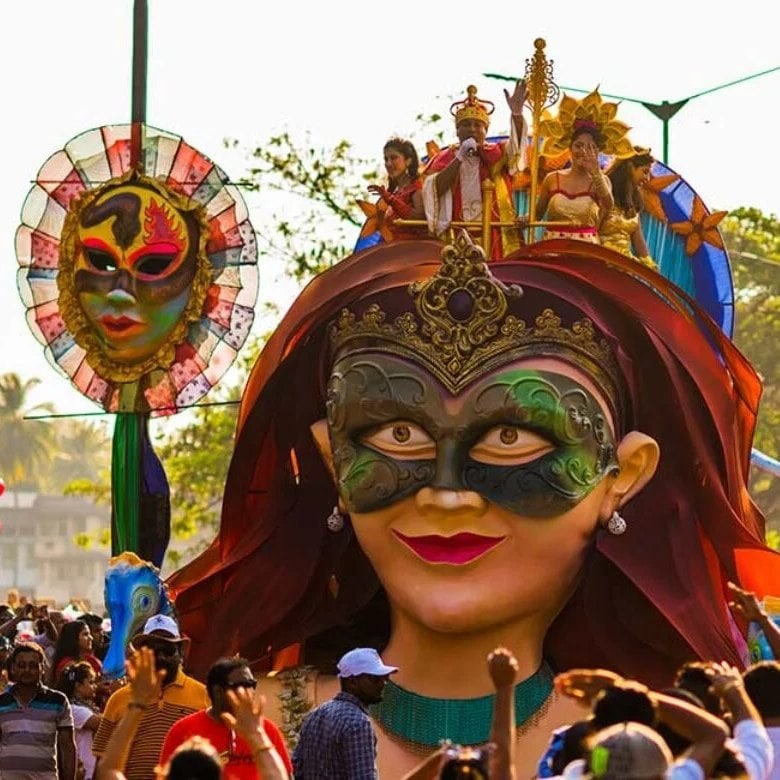 Carnaval de Goa (del 13 al 17 de febrero de 2026): el único festival de este tipo en la India, el Carnaval de Goa es un legado del dominio portugués. Dirigido por "Rey Momo," las calles cobran vida con coloridos desfiles, bailarines enmascarados y grandes bailes, que combinan las tradiciones cristianas con la cultura local Konkani.