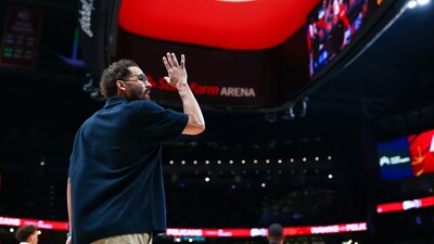 Hawks' Trae Young waving goodbye to Atlanta fans one last time mid-game after news of his trade broke (AP)