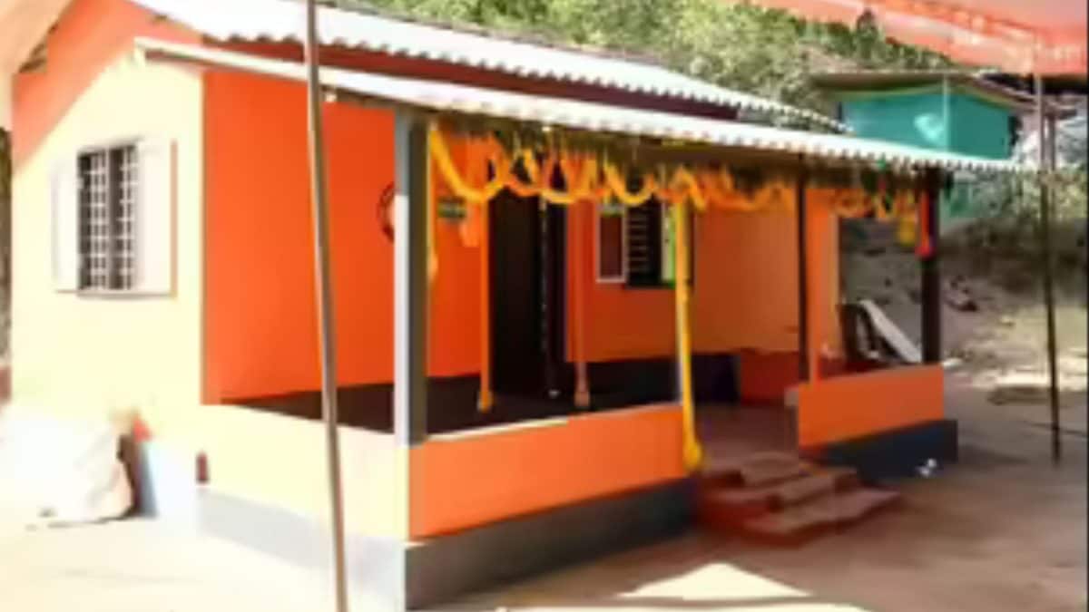 Youth Group Builds Home For Family Living Under Tarpaulin In Karnataka