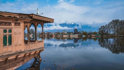 Dal Lake Vibes In The Capital: Inside Delhi’s Upcoming Kashmiri-Inspired Houseboat