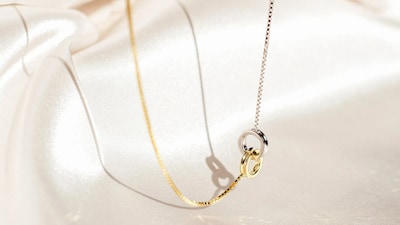 Jewellery without labels is designed to be worn, shared, and lived in, beyond gender and beyond trends.