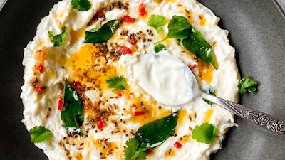 हैंगओवर से पाएं छुटकारा: जीरा-अजवाइन पानी और दही चावल का भारतीय घरेलू उपाय.