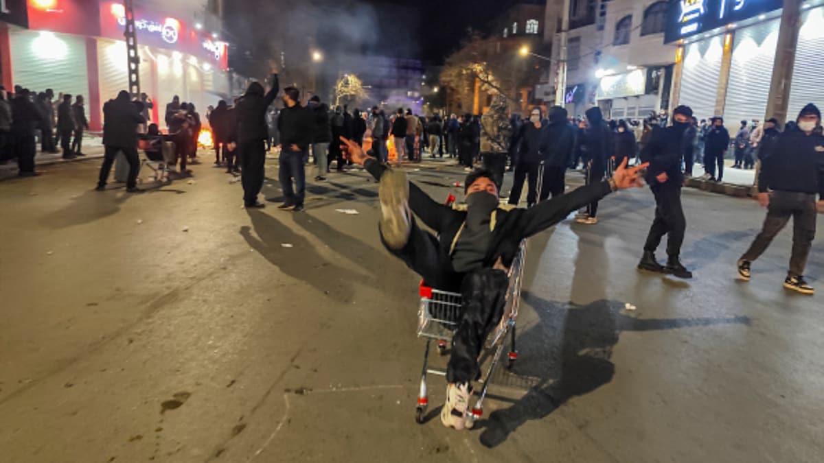 Turkey, Dubai Among Routes Hit As Spate Of Flight Cancellations Disrupt Iran Amid Protests