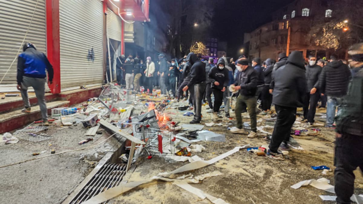 Iran Threatens Death Penalty For Protesters, Steps Up Crackdown | Top Updates