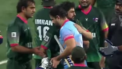 Irfan Pathan and Shoaib Malik hug after the exhibition game.(PC: Screengrab)