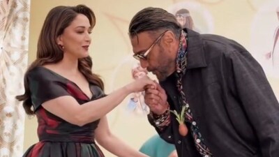Madhuri Dixit and Jackie Shroff reunited on The Great Indian Kapil Show. (Photo: Viral Bhayani)