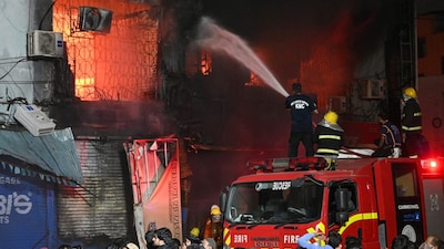 Firefighters douse a fire that broke out at a shopping mall in Karachi. (AFP photo)