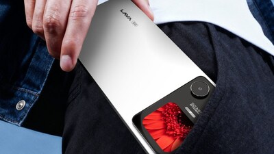 Black Duo 3 has a second screen at the back next to the cameras