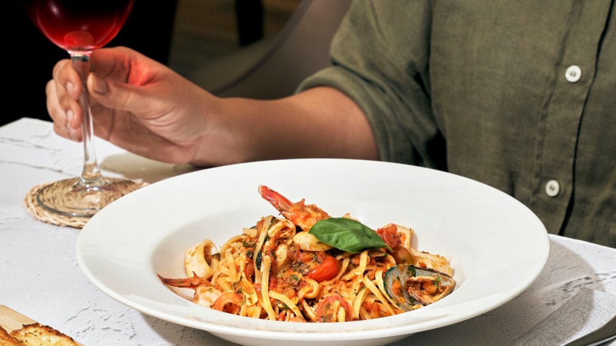 Mumbaikars, As New Eateries Pop Up In The City, Here's Where You Can Head