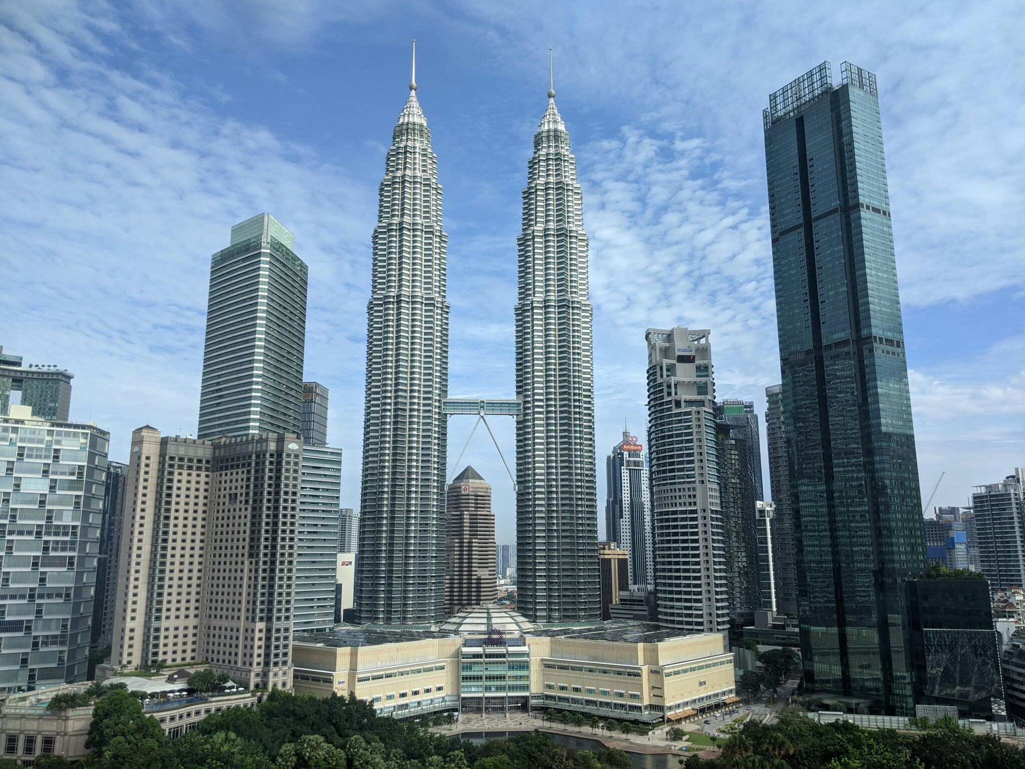  Before 1999, Kuala Lumpur was Malaysia’s sole capital. To reduce congestion, the government introduced Putrajaya as the administrative capital. Today, Kuala Lumpur remains the cultural and commercial hub, while Putrajaya houses the Prime Minister’s office and key ministries.