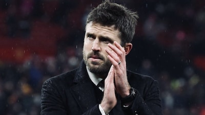 Michael Carrick might just be suiting up for another go with the Red Devils (X)