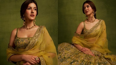 Shanaya Kapoor was styled by Manisha Melwani. 