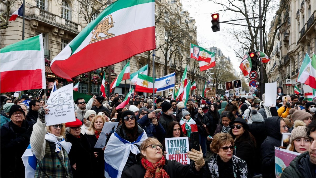 Death Toll In Iran Unrest Crosses 500; Exiled Crown Prince Calls For Uprising, Trump Weighs Options