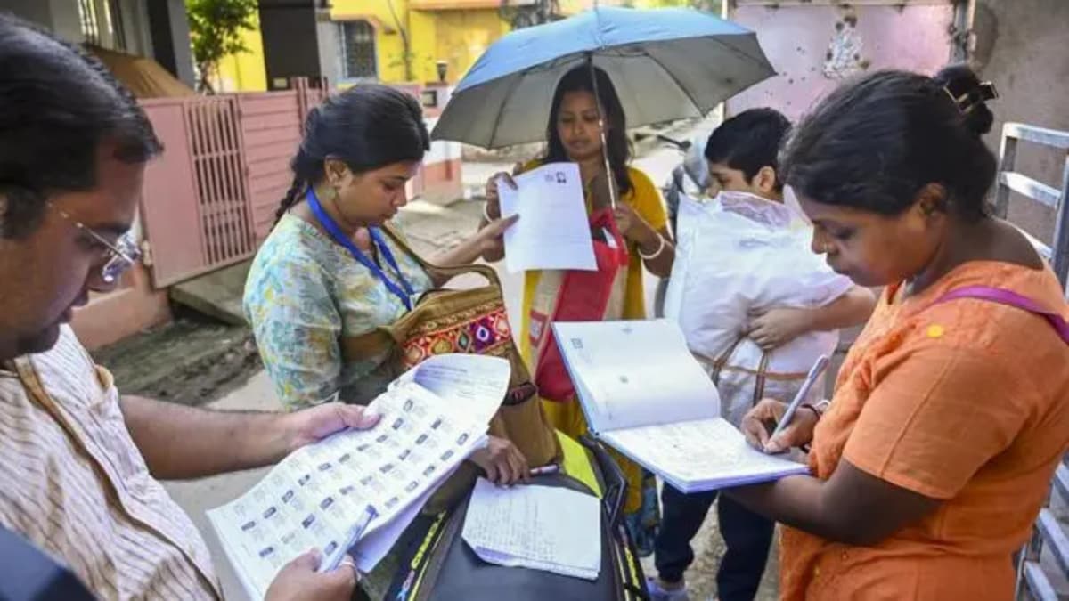 EC Micro Observer Allegedly Slapped, Punched Amid SIR Hearing In Bengal; BJP Accuses TMC | India News EC Micro Observer Allegedly Slapped, Punched Amid SIR Hearing In Bengal; BJP Accuses TMC | India News