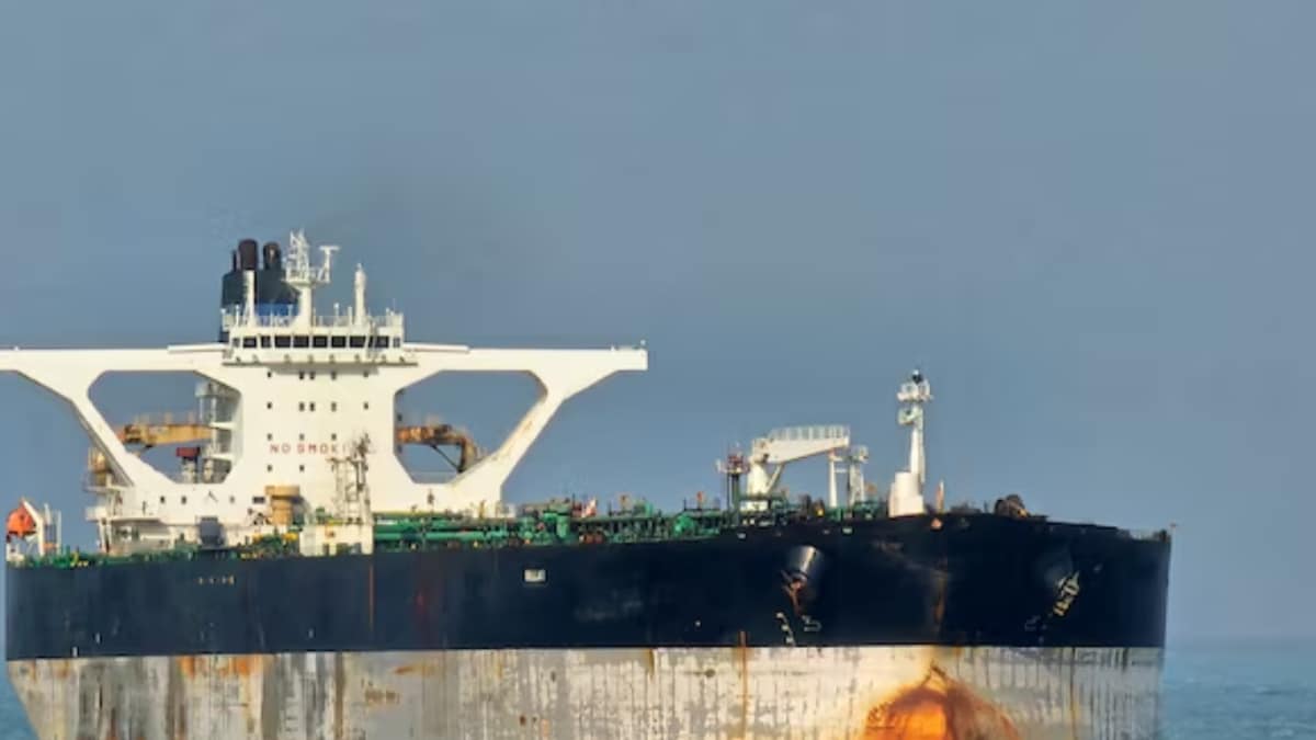 US Moves To Seize Venezuela-Linked Oil Tanker After Atlantic Pursuit, Risking Russia Tensions