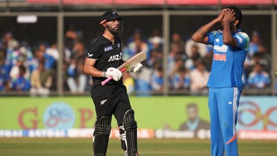 NZ's Daryl Mitchell batting against IND (AP)