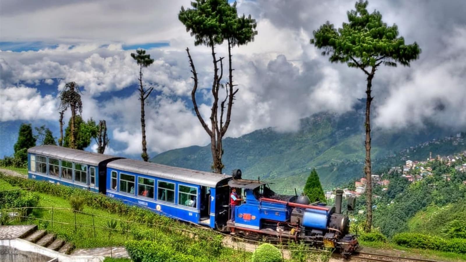 6 Beautiful Scenic Train Routes In India That Feel Like A Mini-Holiday