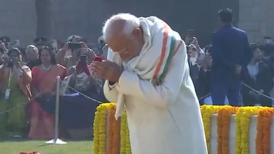 Prime Minister Narendra Modi paid floral tribute to Mahatma Gandhi at Raj Ghat