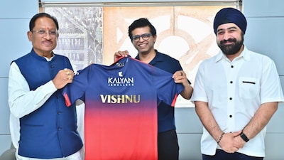 Chhattisgarh Chief Minister Vishnu Deo, RCB CEO Rajesh Menon and BCCI's Prabhtej Singh Bhatia.(PC: X)