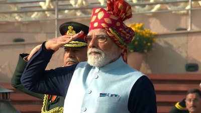 The prime minister chose a vibrant red safa with golden-embossed peacock motifs, with a hint of green and yellow.