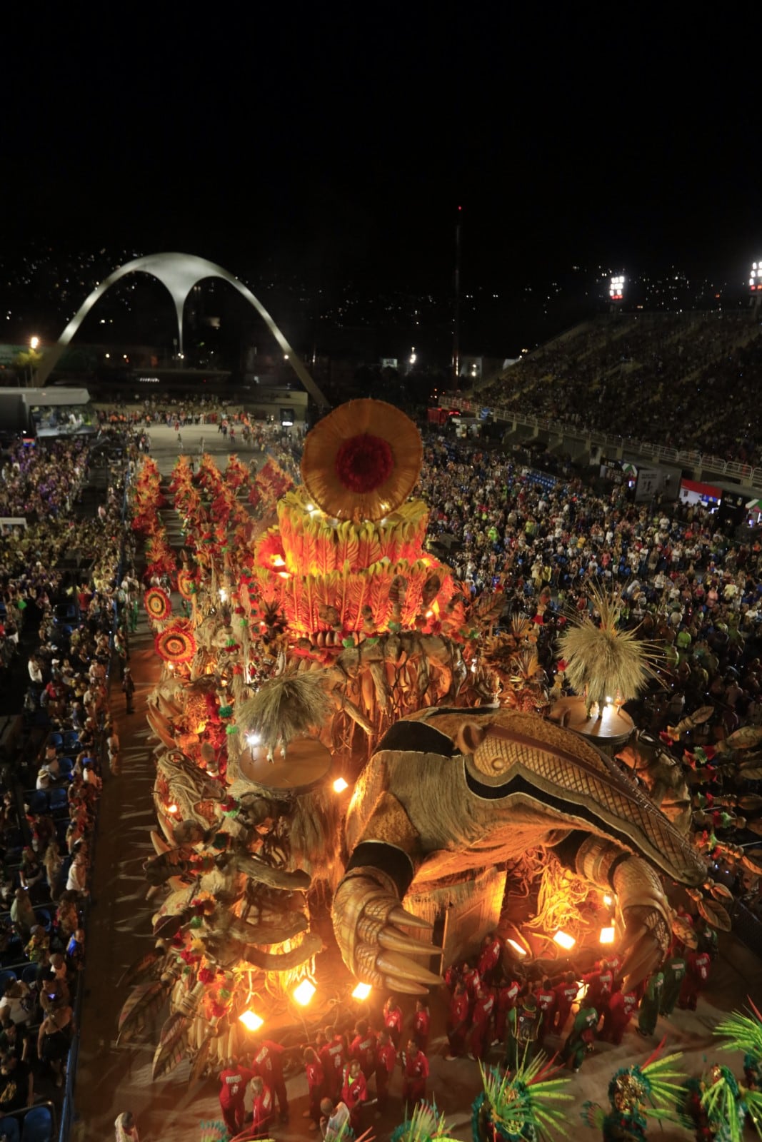 Carnaval de Río, Brasil (13 de febrero – 17 de febrero de 2026): a menudo llamado "El espectáculo más grande del mundo," este festival de fama mundial convierte a Río de Janeiro en un mar de samba, lentejuelas y enormes carrozas. Es un último y exuberante estallido de indulgencia antes de que comience la solemne temporada de Cuaresma.