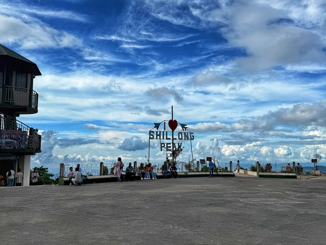 Stunning Landscapes and Hills: Rolling hills, misty valleys, and scenic viewpoints like Shillong Peak offer panoramic vistas. Meghalaya’s landscapes are perfect for trekking, photography, and experiencing tranquility far from urban chaos.