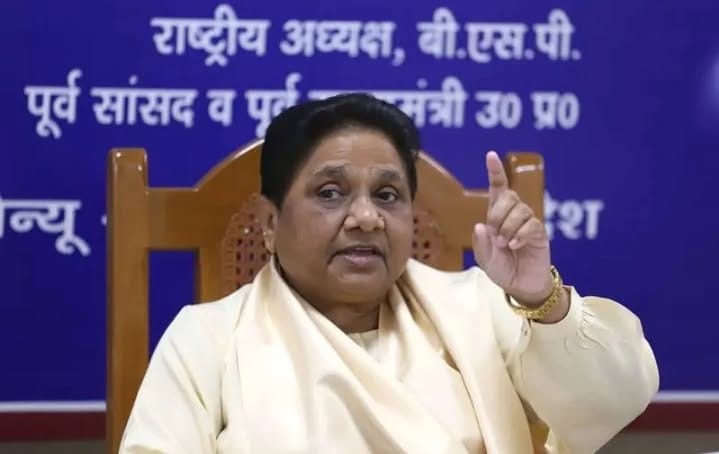 In June 1995, Mayawati became the Chief Minister of Uttar Pradesh for the first time. Then Prime Minister PV Narasimha Rao described her as a ‘miracle of democracy’.