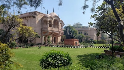 No plans yet for Republic Day weekend? Skip overpriced cafes and explore Delhi’s state canteens for regional flavours, hearty meals and budget-friendly dining with the family (Image: Yappe.in)