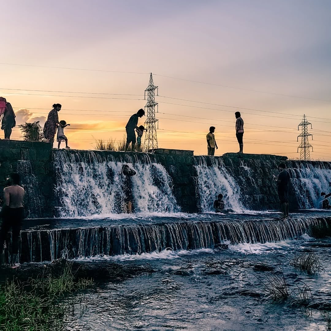 Thaiyur Mini Waterfall: Hidden near Kelambakkam, this small waterfall is a perfect off-beat spot for those seeking tranquility. Though modest in size, its natural charm makes it a refreshing escape from urban life.