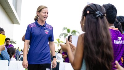UP Warriorz captain Meg Lanning with kids