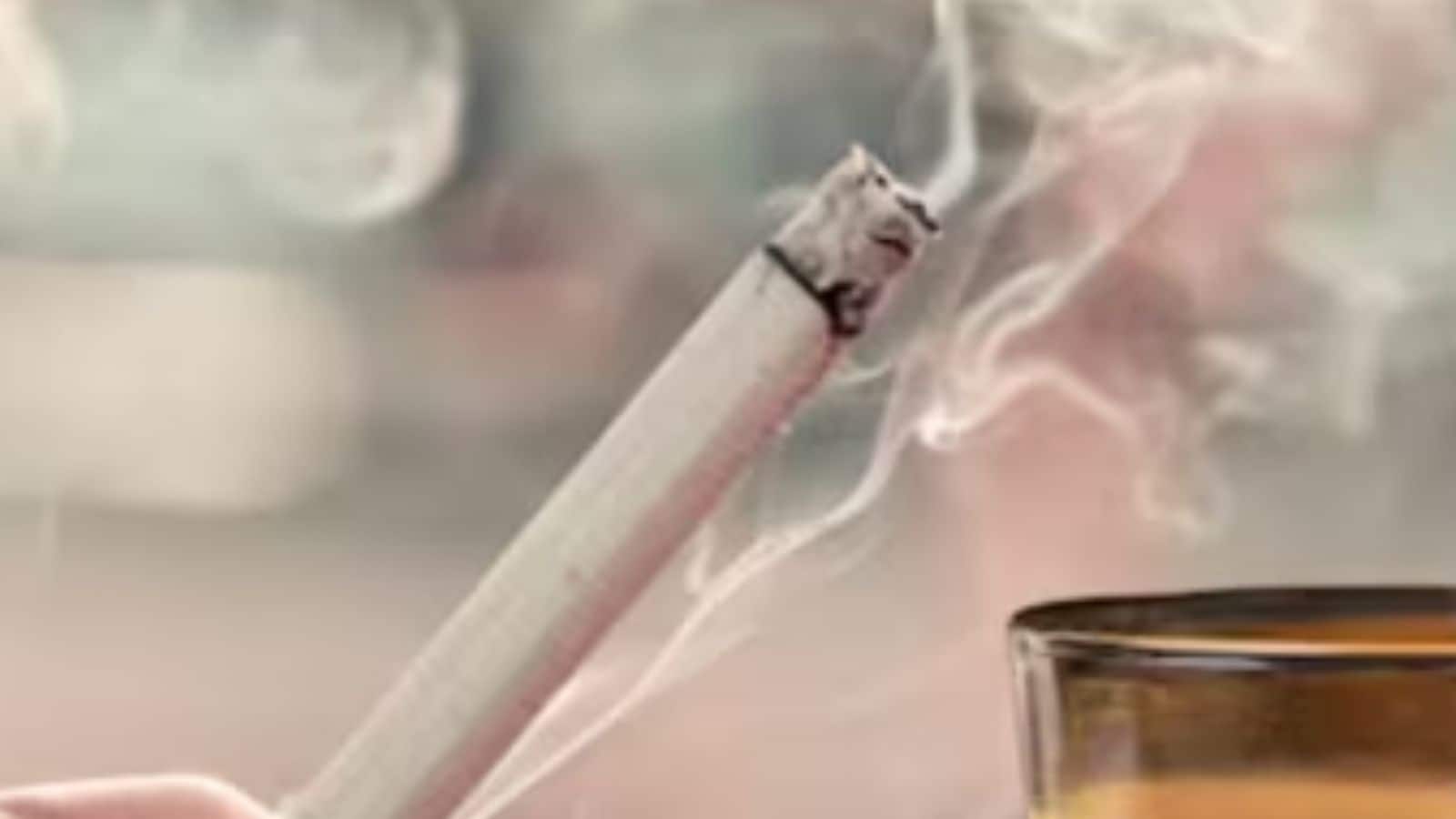 Delhi Smokers React As Investor Claims Buying Cigarettes In Vietnam Is  'Cheaper': 'You Forgot Custom Duty Bit' | Viral News