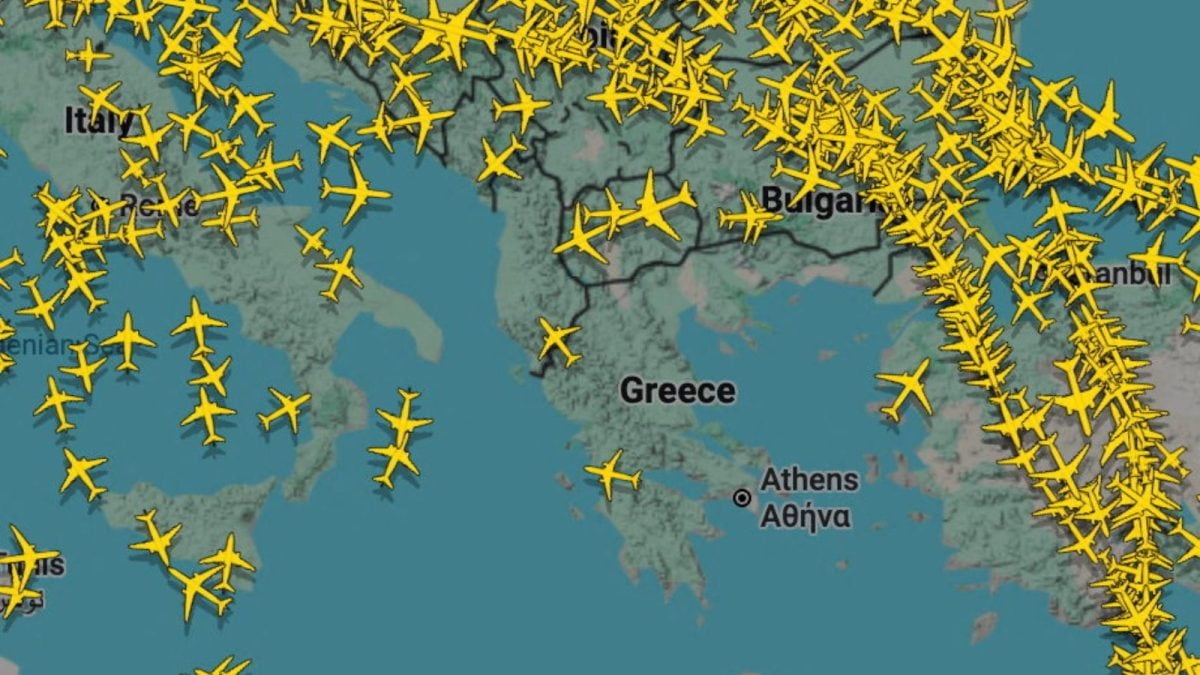 Air Traffic Radio Failure Grounds Flights Across Greece, Thousands Stranded
