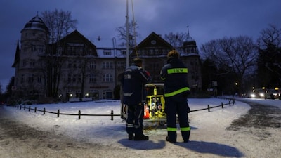 The efforts to restore power were ongoing on Sunday. (Photo: Reuters)