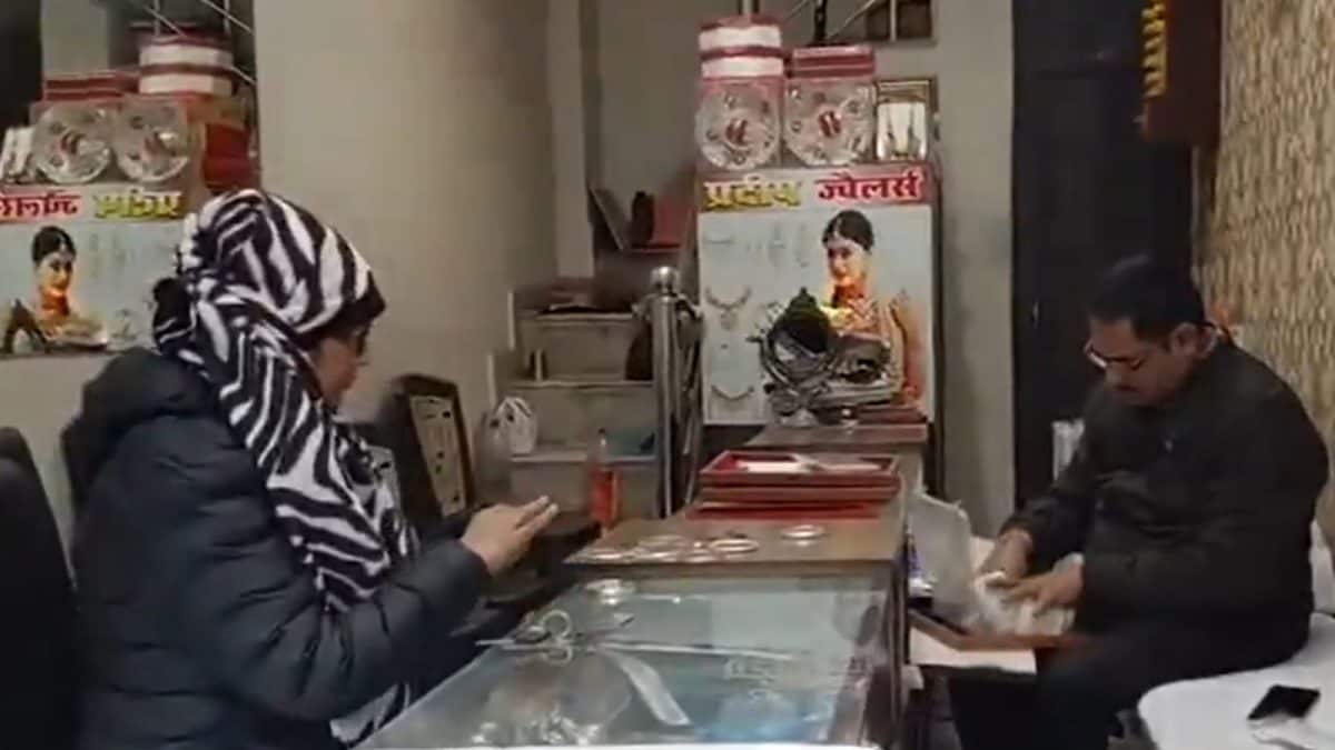 No Entry With Mask, CCTVs: Jhansi Jewellers Tighten Security Amid Rising Gold, Silver Prices