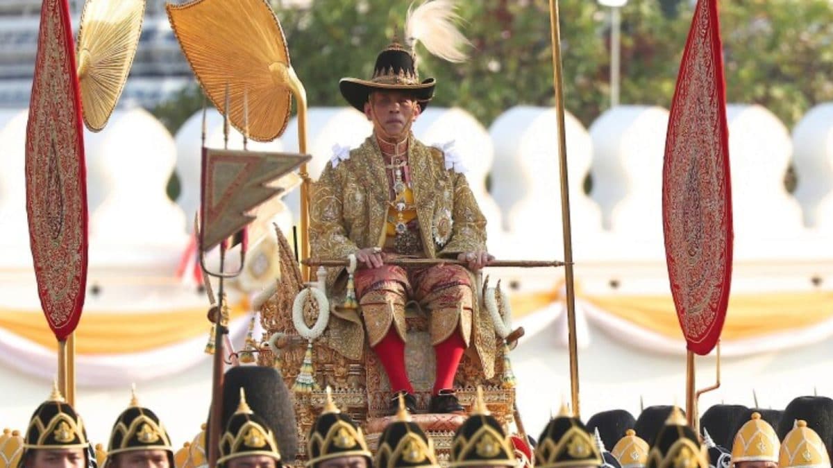 38 Private Jets, 52 Gold-Plated Yachts, 300 Luxury Cars: Meet The World's Richest King