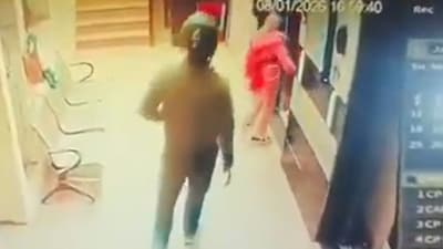 Man Attempts To Snatch Chain Inside Noida Building Lift. (Photo: X)