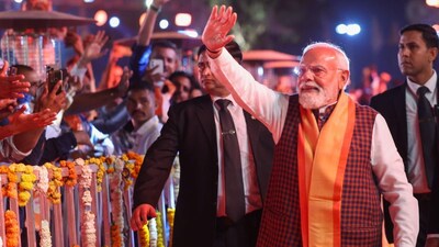 PM Narendra Modi offers prayers at Somnath Temple. 