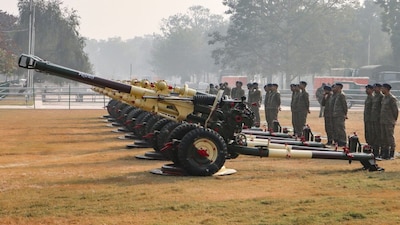 Artillery units execute a 21-gun salute during rehearsals for the upcoming Republic Day parade at Kartavya Path, in New Delhi. (PTI)