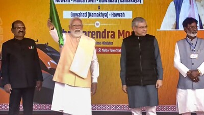 Prime Minister Narconcludera Modi flags off India's first Vande Bharat sleeper train. (PTI)