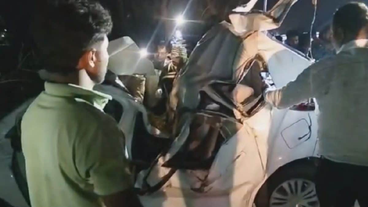 Five Pilgrims Killed After Car Crashes Into Tree On Maharashtra’s Pune-Solapur Highway | India News Five Pilgrims Killed After Car Crashes Into Tree On Maharashtra’s Pune-Solapur Highway | India News