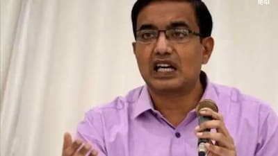 Before his appointment to the Noida Authority, Lokesh had an extensive administrative career. (News18 Hindi)