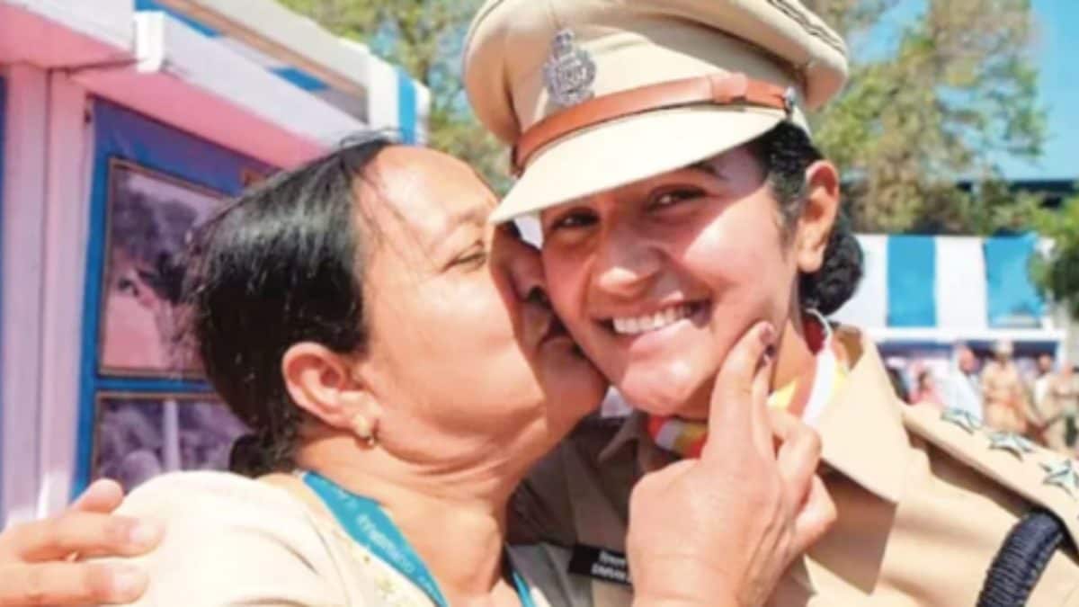 26-Year-Old Simran Bala Of J&K To Lead All-Male CRPF Unit In Republic Day Parade | India News 26-Year-Old Simran Bala Of J&K To Lead All-Male CRPF Unit In Republic Day Parade | India News