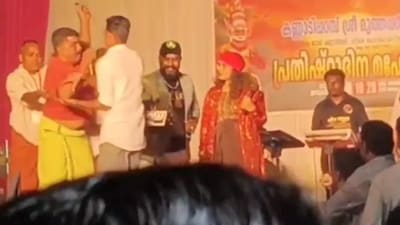 Left group stops RSS song at a temple event in Kerala | Image: X