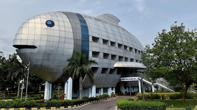 Illuminated by blue spotlights, the structure appears like a massive fish gliding through water. (News18 Hindi)