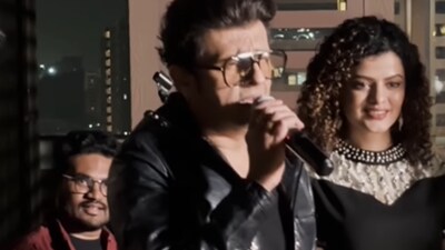 Sonu Nigam sings Border 2 song at film's success meet. (Photo Credit : Instagram)