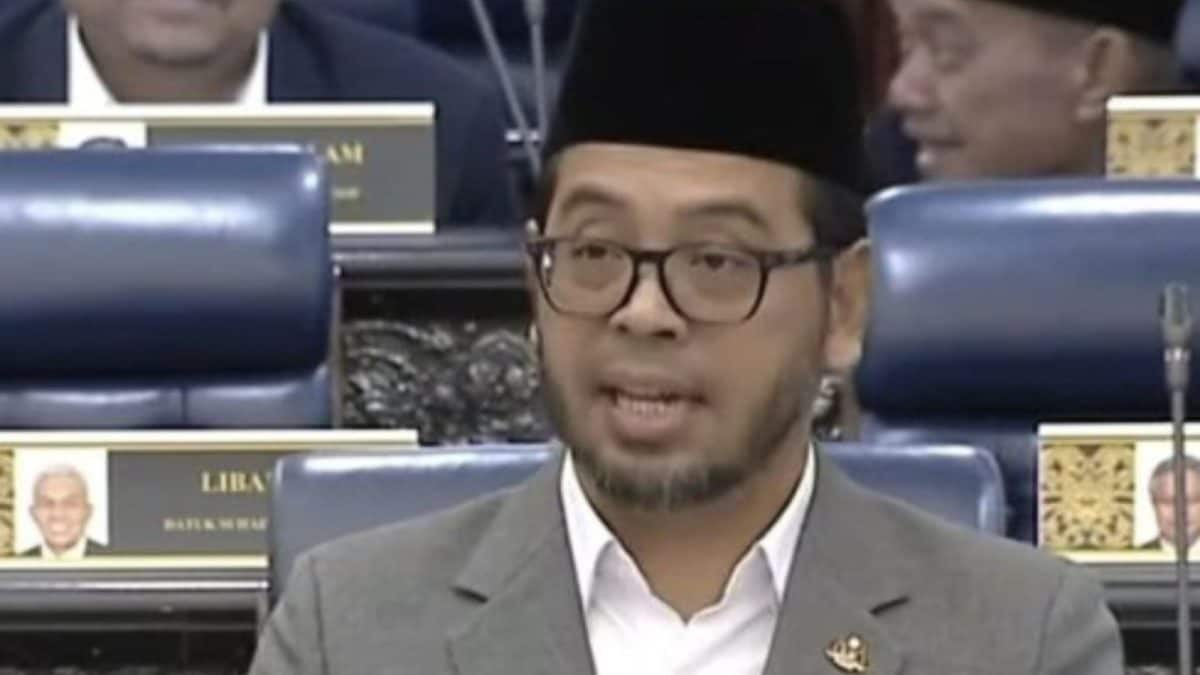 Malaysian Minister Says Work Stress Makes People Gay, Citizens Ask If He 'Works Hard In Parliament’
